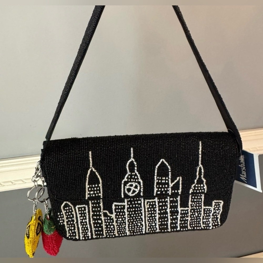 viral tik tok New York City Black Beaded
Skyline Shoulder Bag